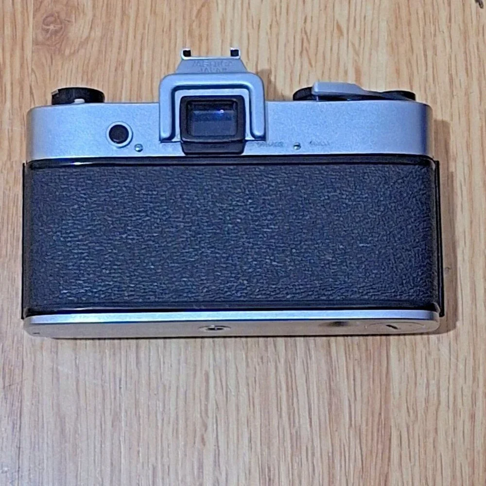 Yashica J-7 Camera Body Only for Parts or Repair Vintage Film Photography‎ Prop